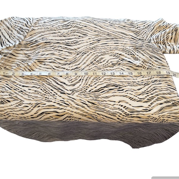 🔥4 for $75🔥 H&M Tiger Stripe dress with belt 3/4 sleeve - Picture 6 of 6